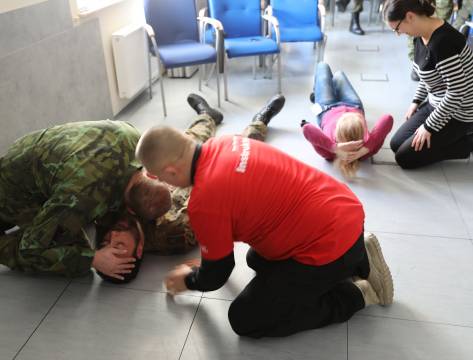 ​The NATO Military Police Centre’s of Excellence personnel took part in the defibrillators training